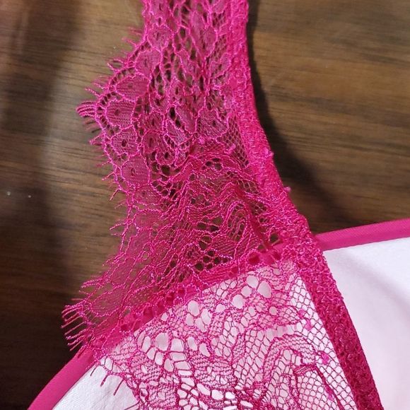 Victoria's Secret T-Shirt‎ Lightly Lined Wireless Bra Logo Band Magenta Size 34C - Picture 4 of 10